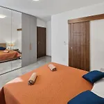 Open Park Views 2 Bedroom Modern 4