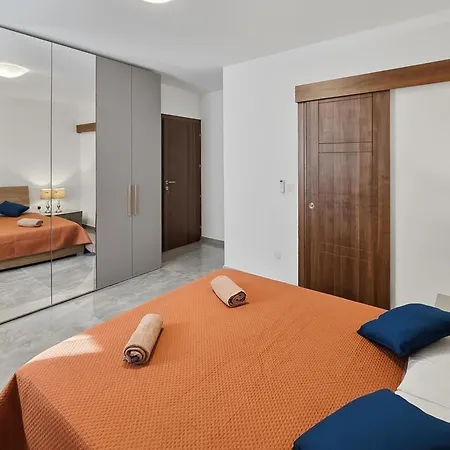Open Park Views 2 Bedroom Modern 4 -