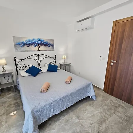 Open Park Views 2 Bedroom Modern 4 - *